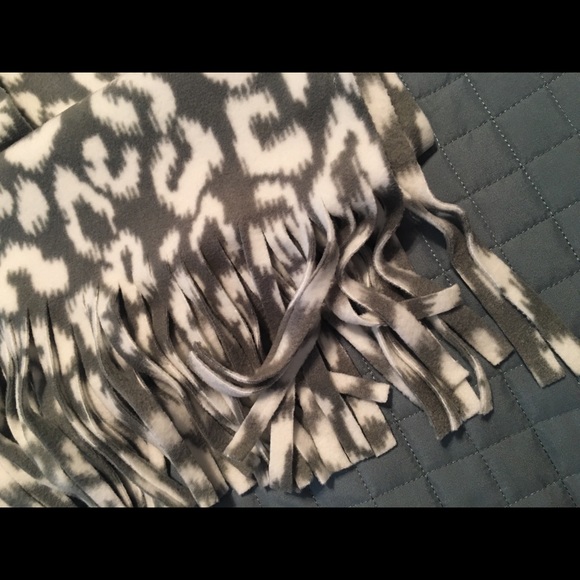 🩶OLD NAVY Super Soft & Warm Scarf/Head Wrap Set - Picture 7 of 8